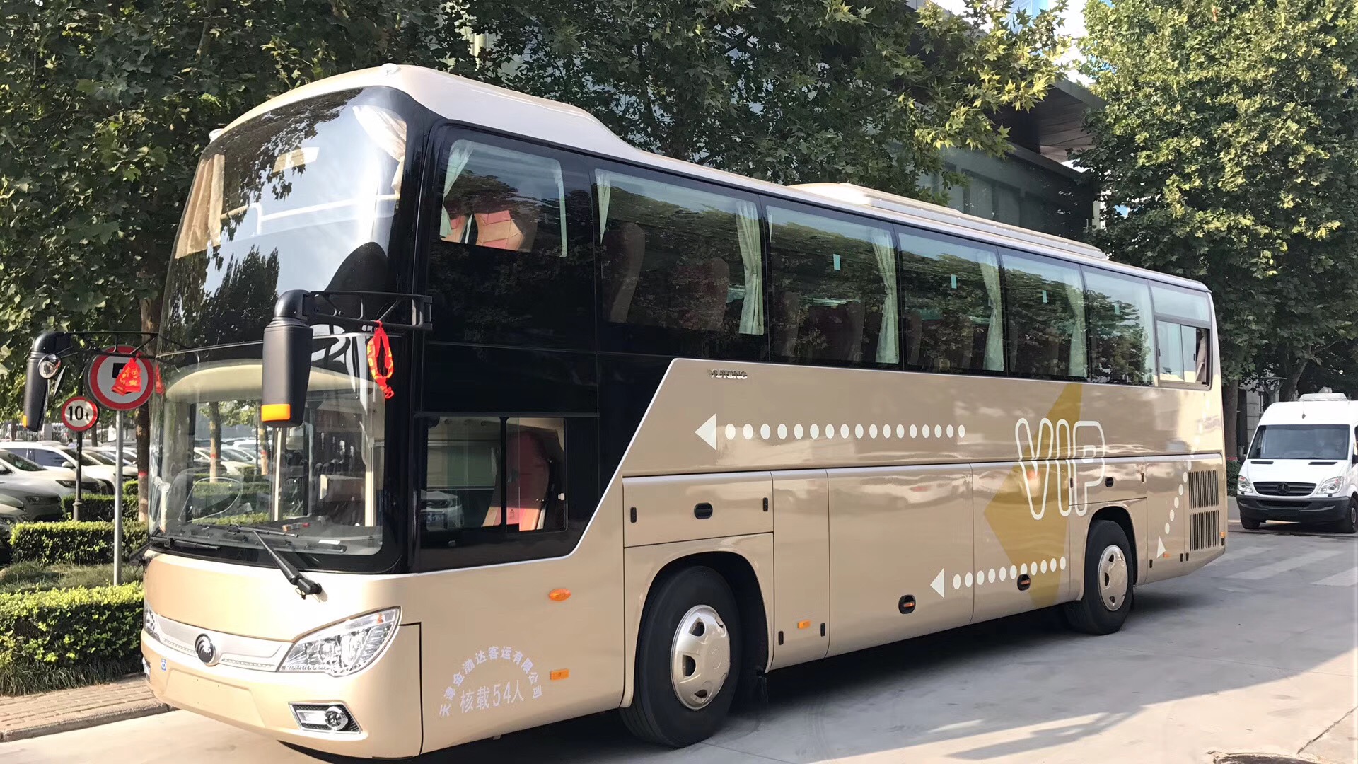 青島會(huì)議租大巴車價(jià)格